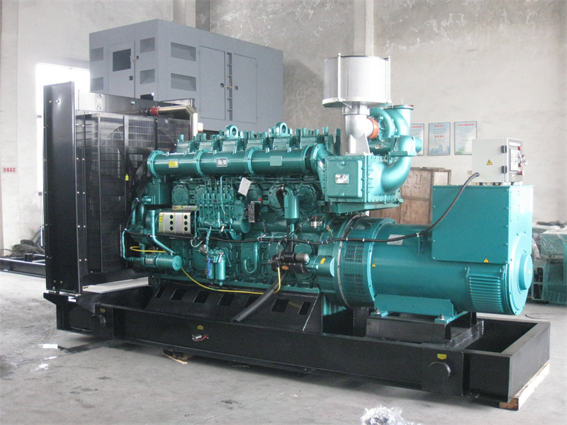 岳阳200KW 柴油发电机的油耗是多少?